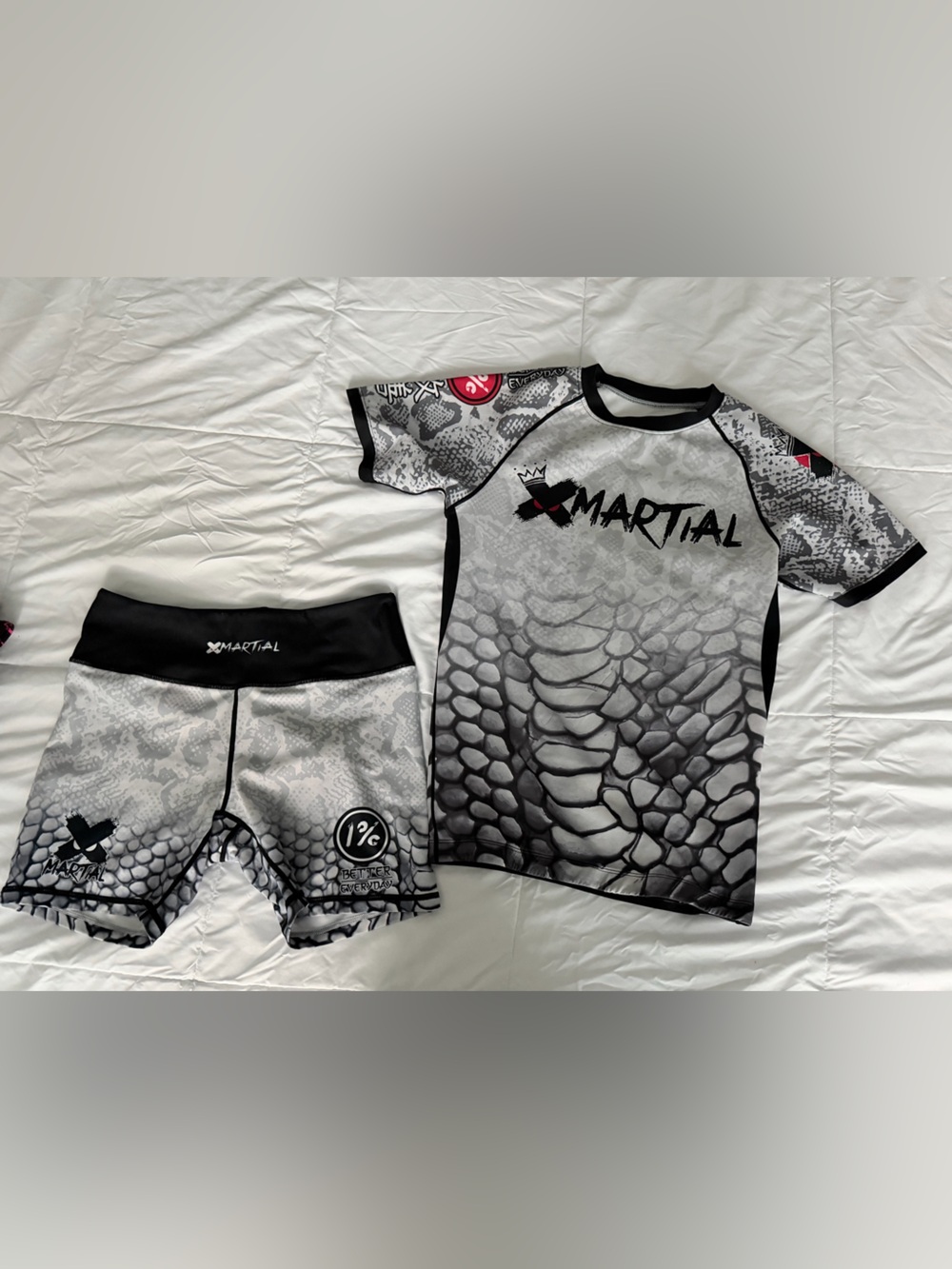 Xmartial Gray Snake-Print Rash Guard Set